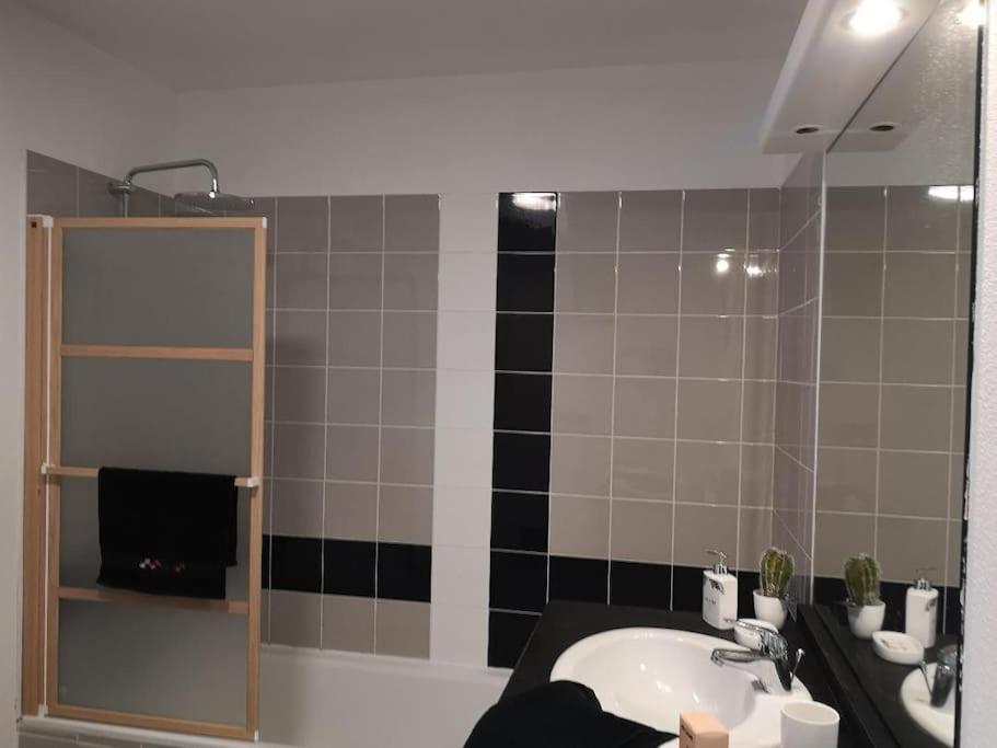 Apartmán T2 Avec Jardin Proche Aeroport, Airbus, Meet Daux Exteriér fotografie